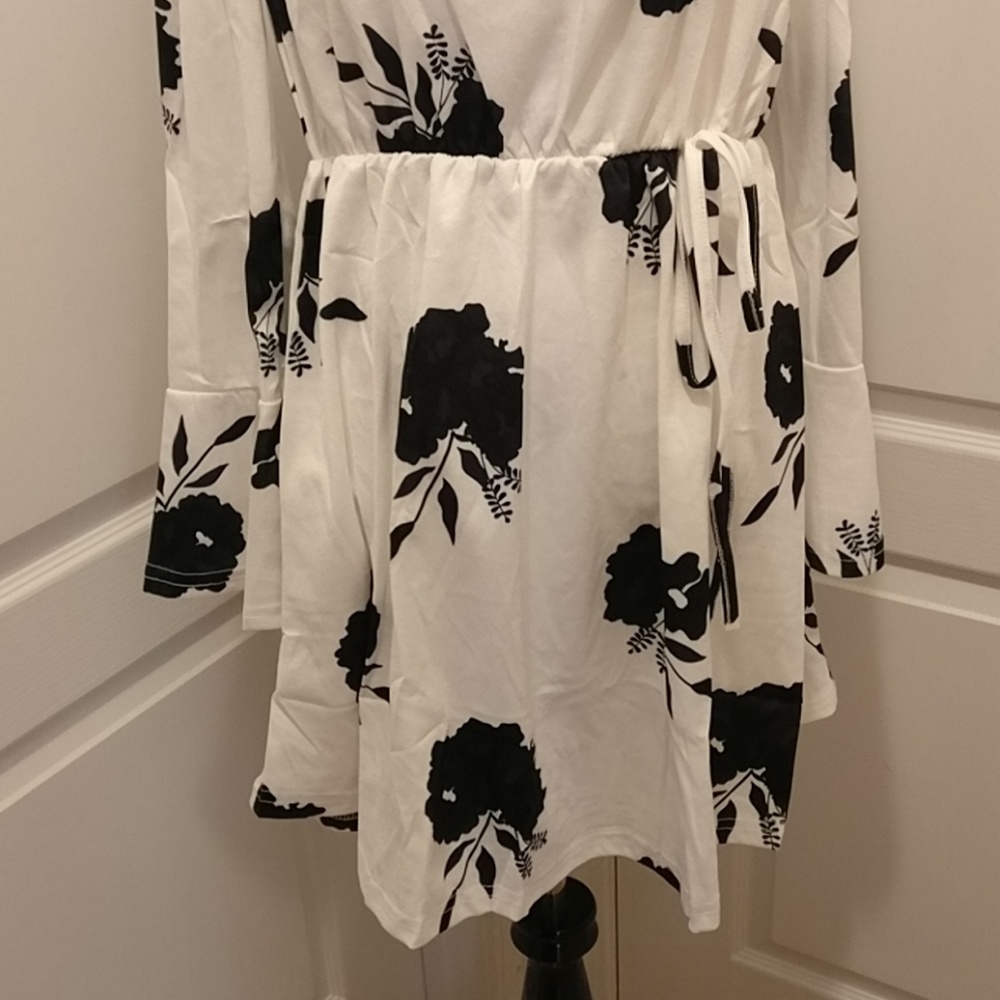 Black & White Floral Dress - Picture 4 of 6